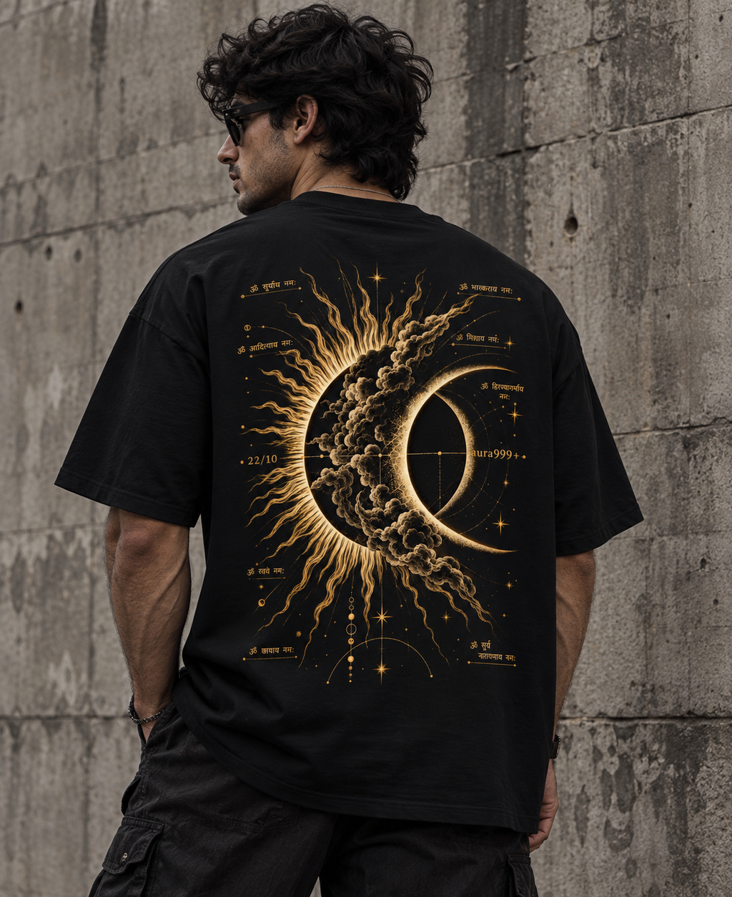 THE ECLIPSE — SOL- Oversized black tee